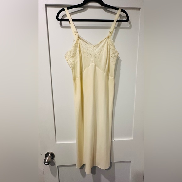 Women’s Vintage Cream Slip in Size Small - Picture 1 of 5